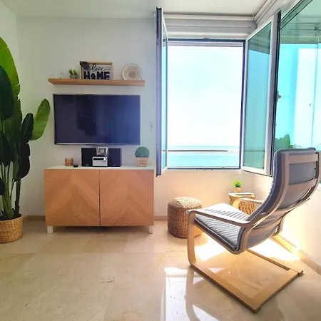 Апартаменты Sunrise Sea Beachfront