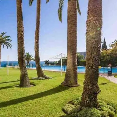 Sunrise Sea Beachfront Апартаменты *